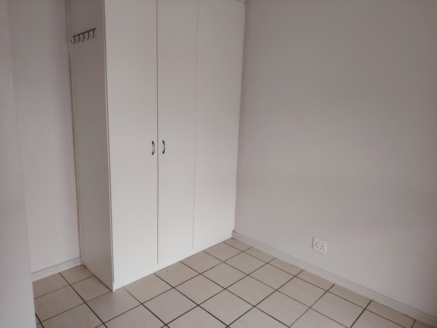 To Let 2 Bedroom Property for Rent in Buhrein Western Cape